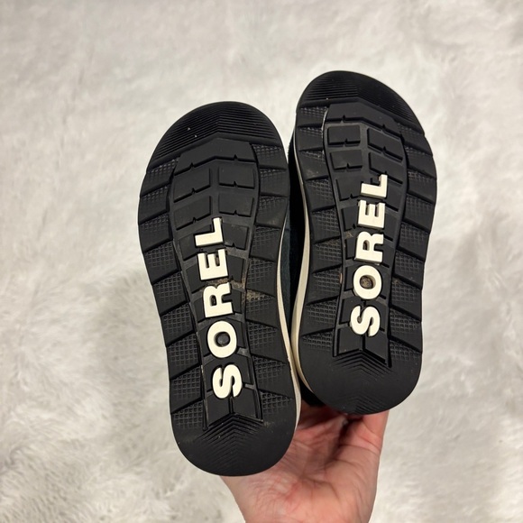 SOREL Kids' Whitney™ II Short Waterproof Insulated Boot size 11 toddler - Picture 5 of 11